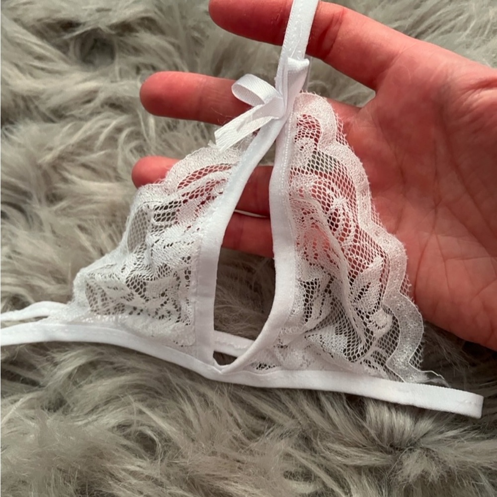 Lingerie - Picture 2 of 3